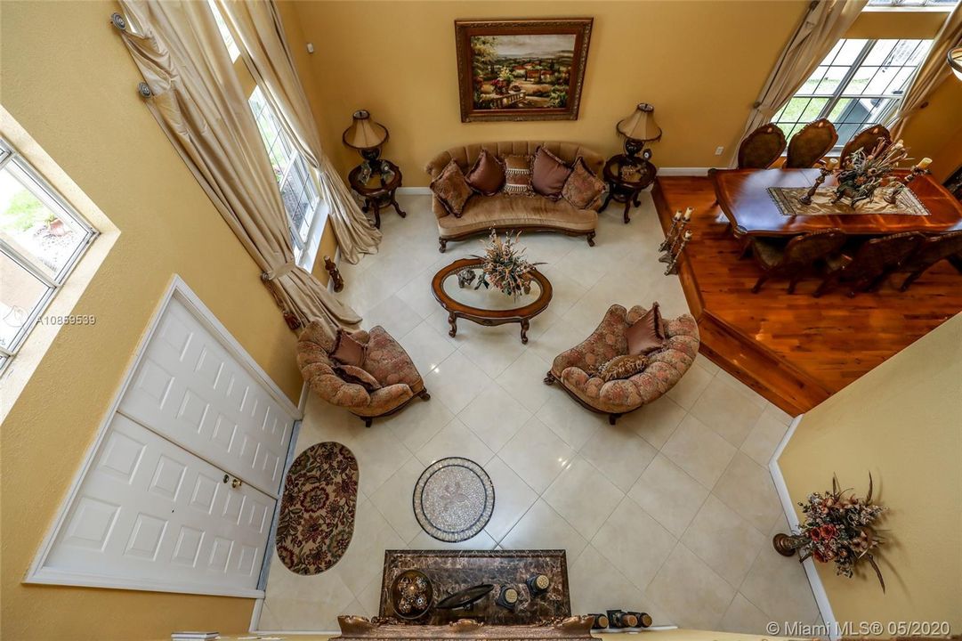 Vendido Recientemente: $539,900 (4 camas, 3 baños, 2707 Pies cuadrados)