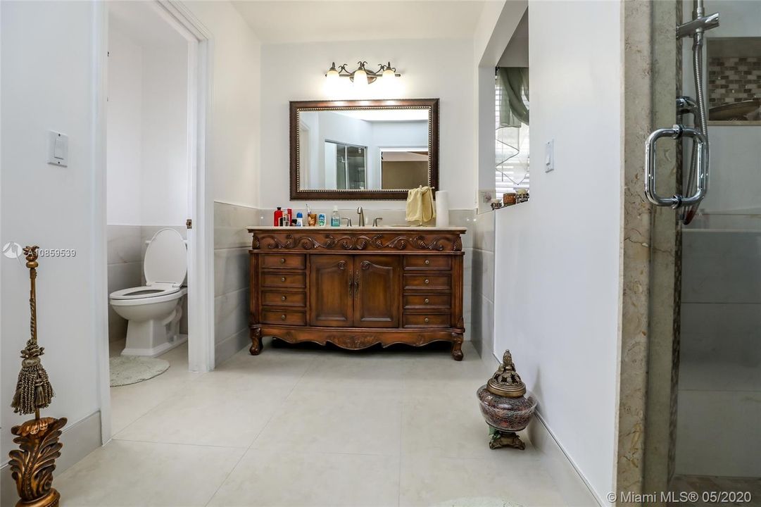 Vendido Recientemente: $539,900 (4 camas, 3 baños, 2707 Pies cuadrados)