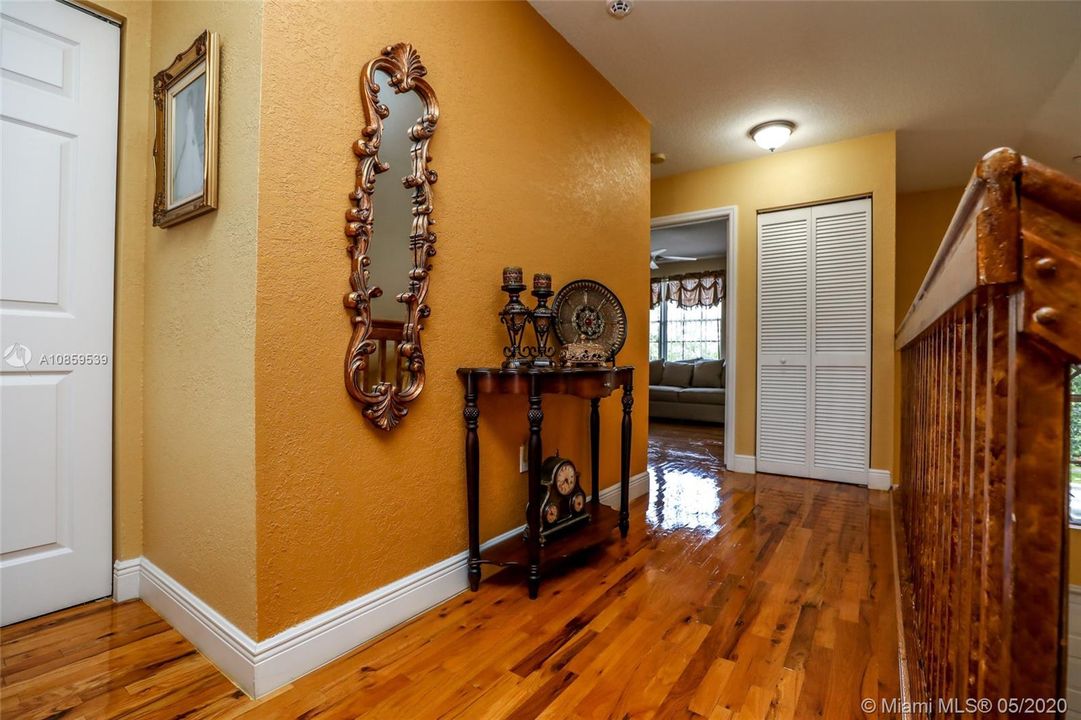 Vendido Recientemente: $539,900 (4 camas, 3 baños, 2707 Pies cuadrados)