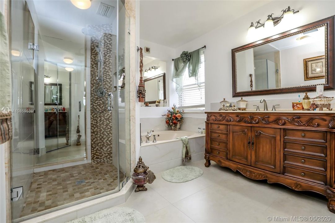Vendido Recientemente: $539,900 (4 camas, 3 baños, 2707 Pies cuadrados)