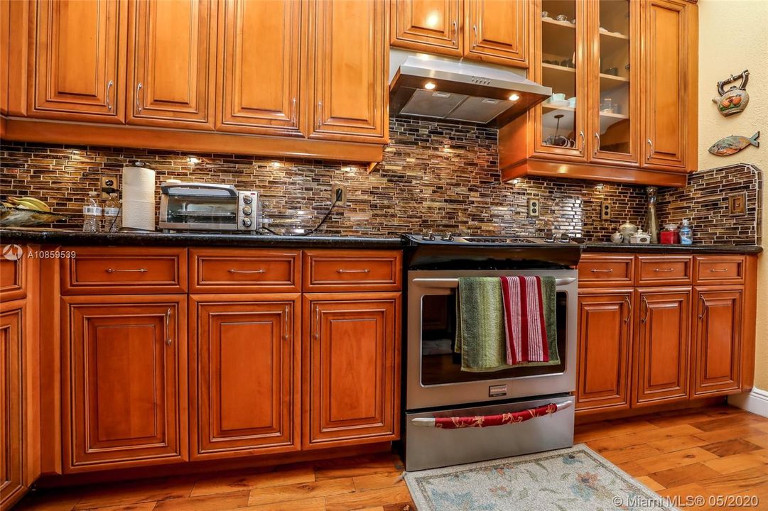 Vendido Recientemente: $539,900 (4 camas, 3 baños, 2707 Pies cuadrados)