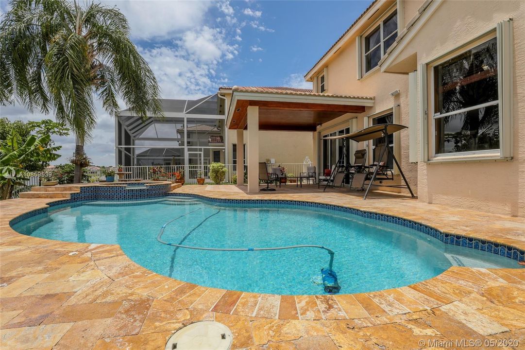 Vendido Recientemente: $539,900 (4 camas, 3 baños, 2707 Pies cuadrados)