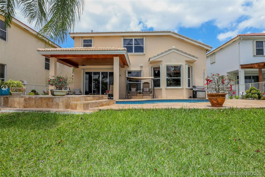 Vendido Recientemente: $539,900 (4 camas, 3 baños, 2707 Pies cuadrados)