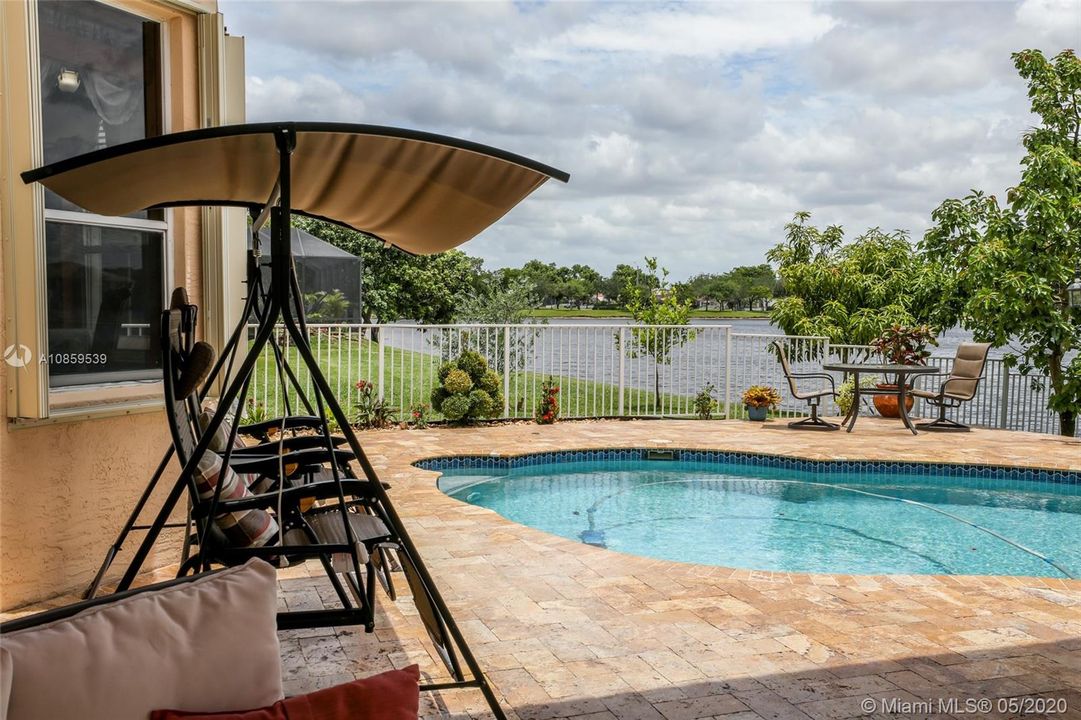 Vendido Recientemente: $539,900 (4 camas, 3 baños, 2707 Pies cuadrados)