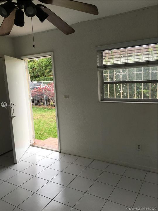 Recently Rented: $750 (1 beds, 1 baths, 400 Square Feet)