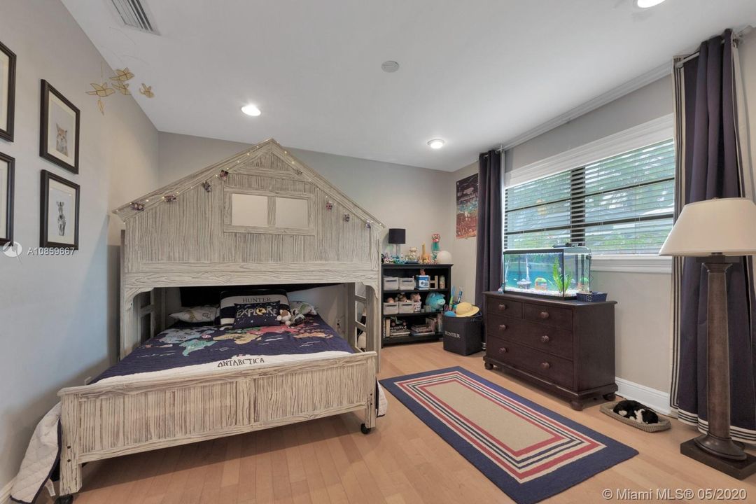 Recently Sold: $599,997 (4 beds, 3 baths, 2804 Square Feet)