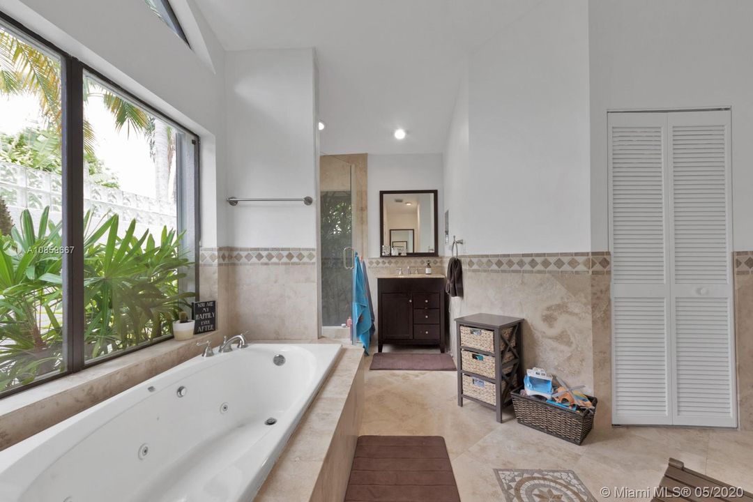 Recently Sold: $599,997 (4 beds, 3 baths, 2804 Square Feet)