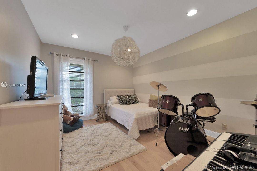 Recently Sold: $599,997 (4 beds, 3 baths, 2804 Square Feet)