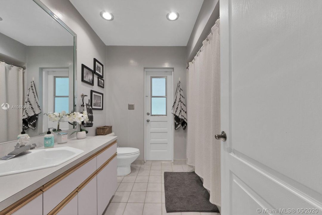 BATHROOM 3 AND POOL BATH