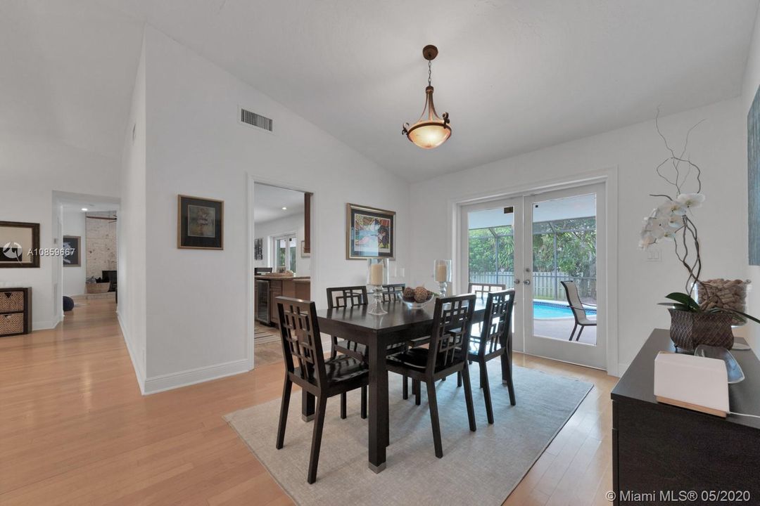 Recently Sold: $599,997 (4 beds, 3 baths, 2804 Square Feet)