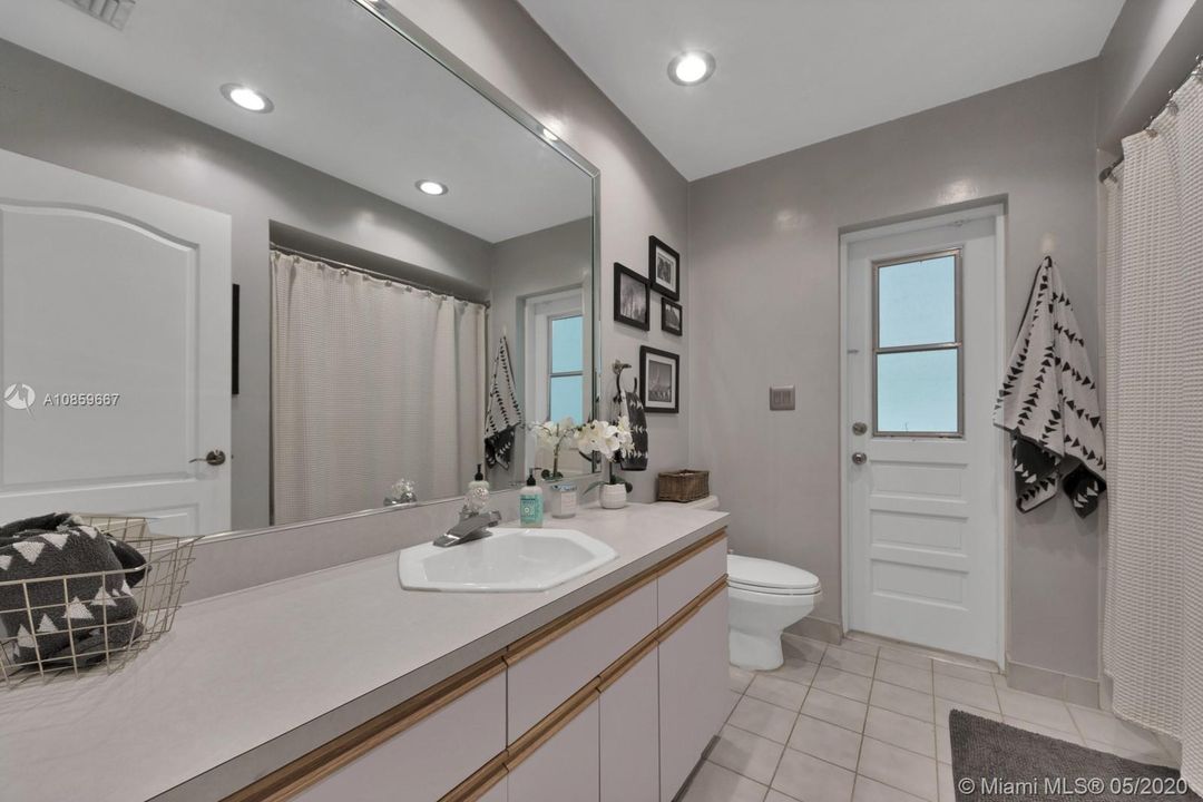 BATHROOM 3 AND POOL BATH