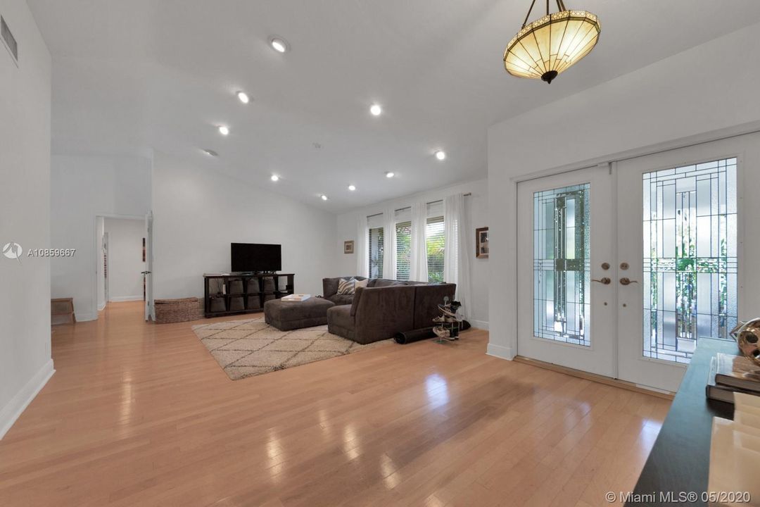 Recently Sold: $599,997 (4 beds, 3 baths, 2804 Square Feet)