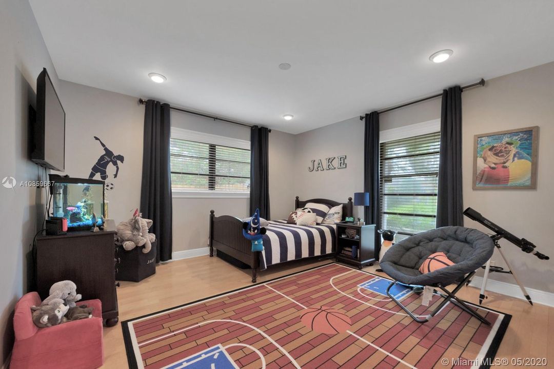 Recently Sold: $599,997 (4 beds, 3 baths, 2804 Square Feet)