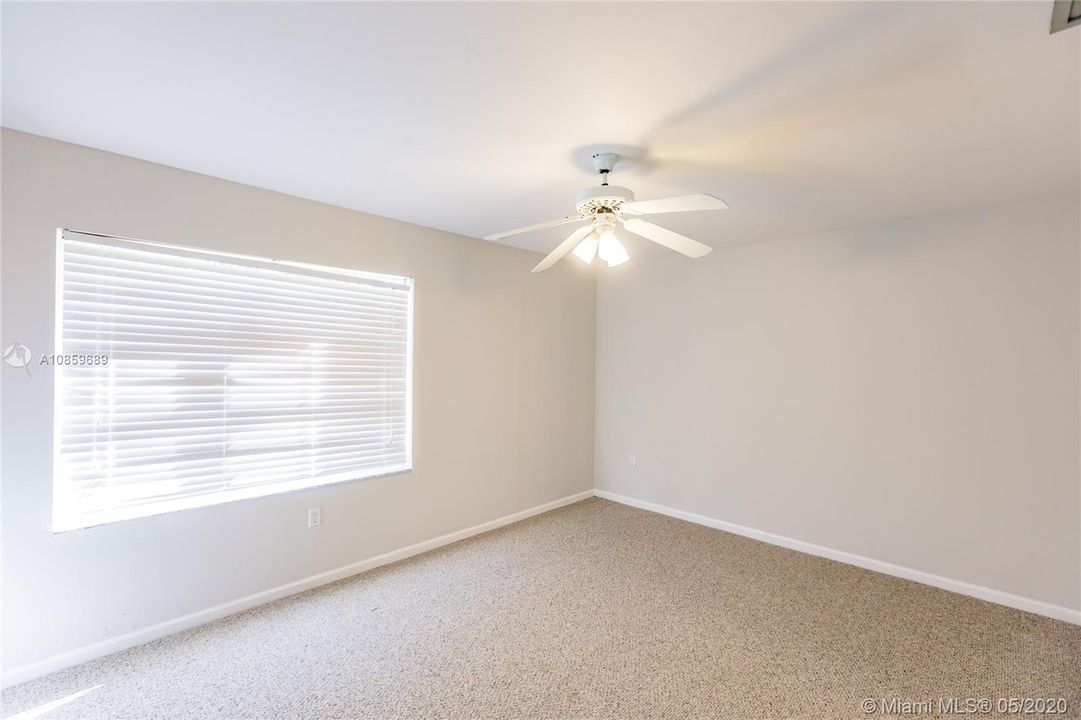 Recently Rented: $4,800 (5 beds, 3 baths, 4137 Square Feet)