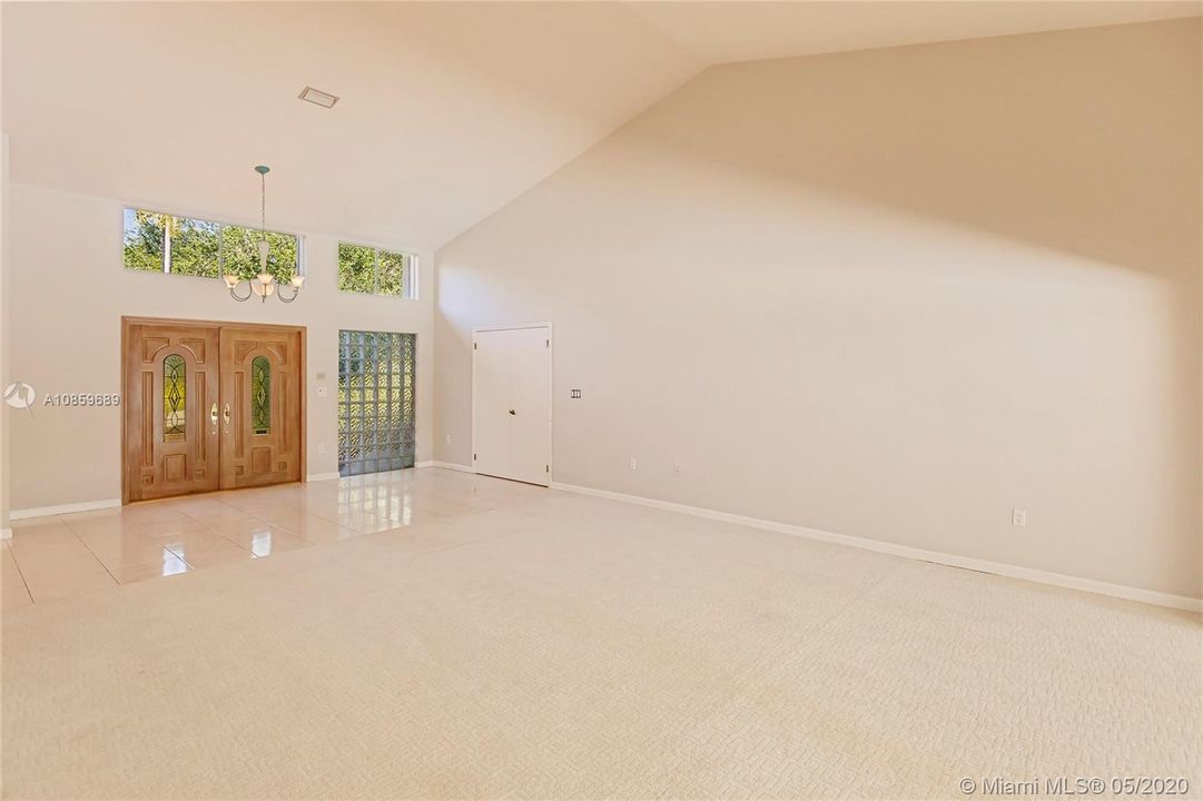 Recently Rented: $4,800 (5 beds, 3 baths, 4137 Square Feet)