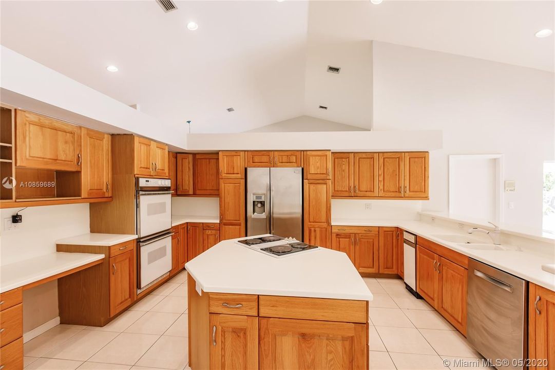 Recently Rented: $4,800 (5 beds, 3 baths, 4137 Square Feet)