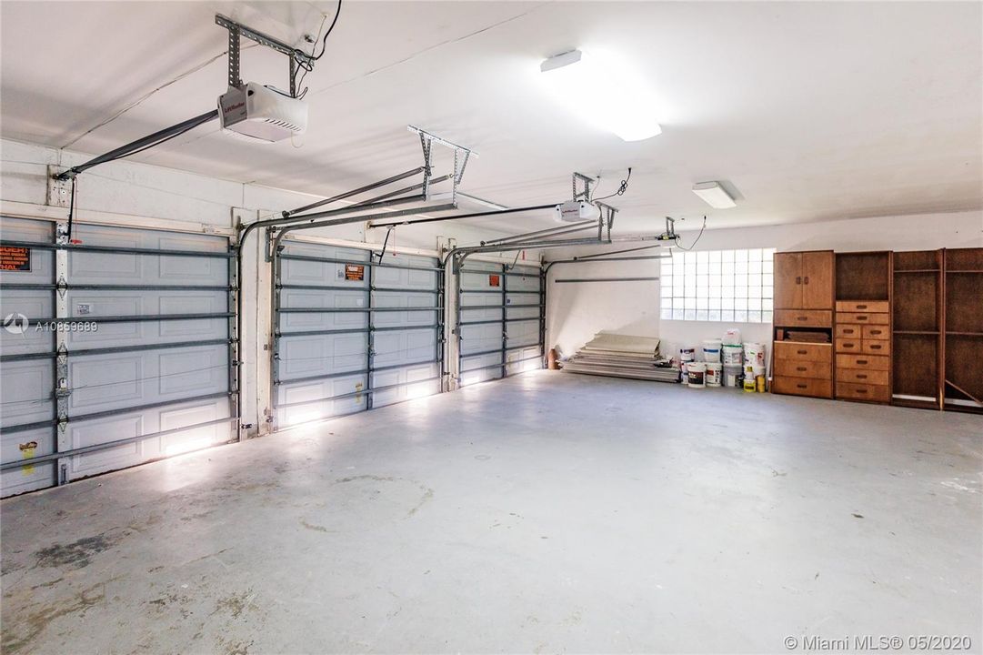 Recently Rented: $4,800 (5 beds, 3 baths, 4137 Square Feet)