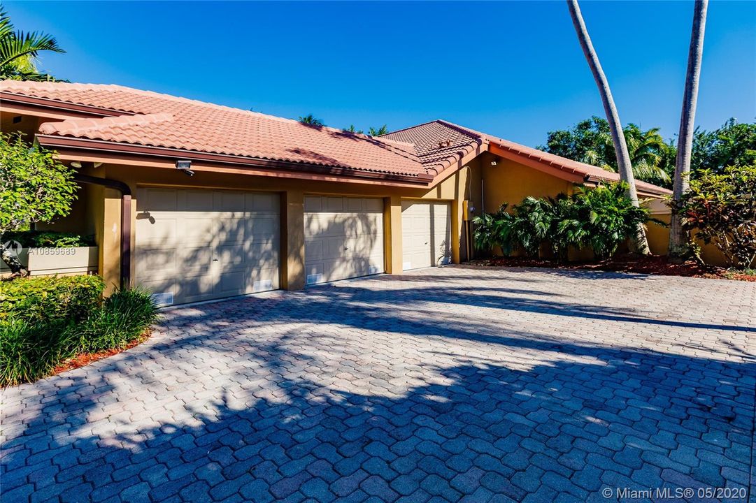 Recently Rented: $4,800 (5 beds, 3 baths, 4137 Square Feet)