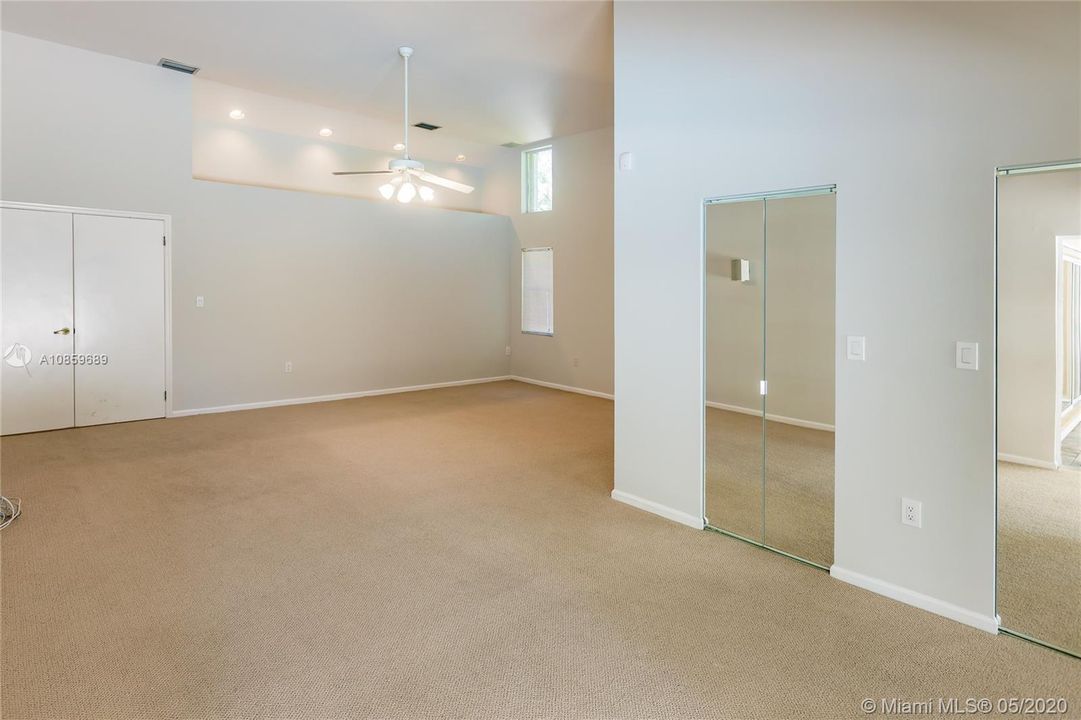 Recently Rented: $4,800 (5 beds, 3 baths, 4137 Square Feet)