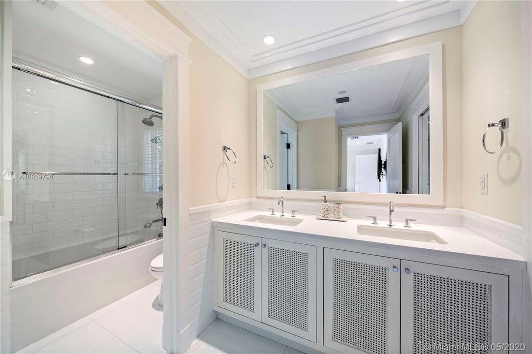 Недавно арендовано: $15,000 (4 спален, 2 ванн, 4761 Квадратных фут)