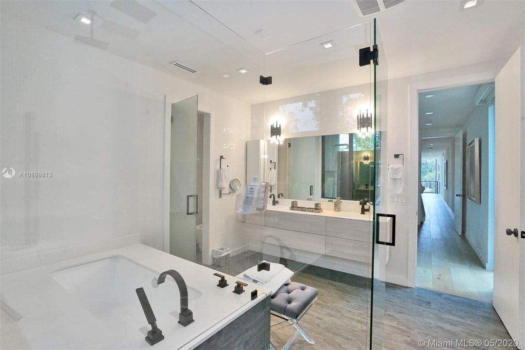Master Bedroom En-Suite Spa Bathroom