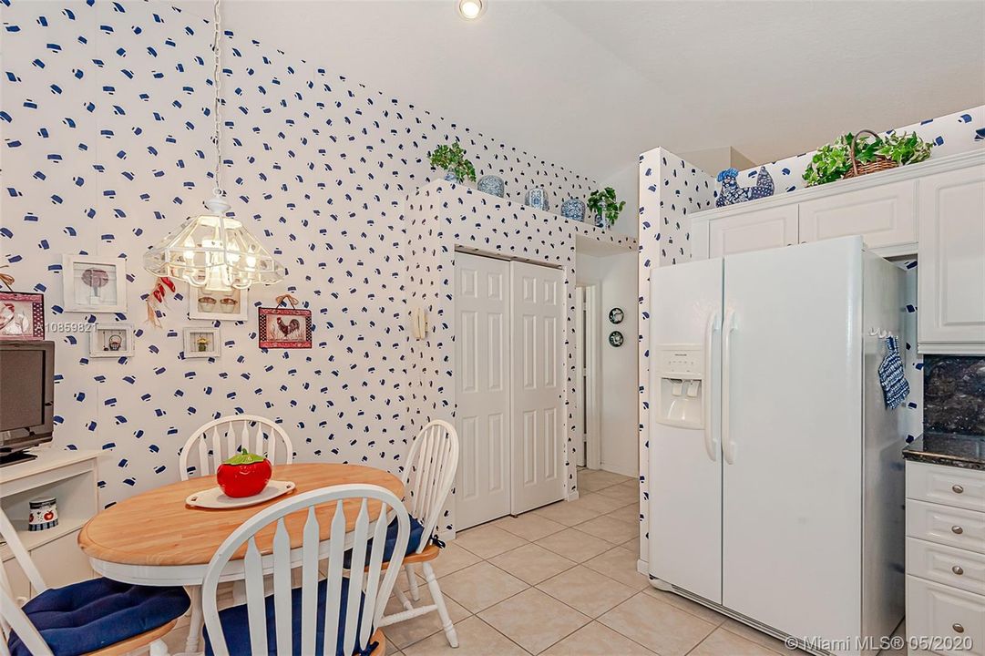 Недавно продано: $329,000 (3 спален, 2 ванн, 1588 Квадратных фут)
