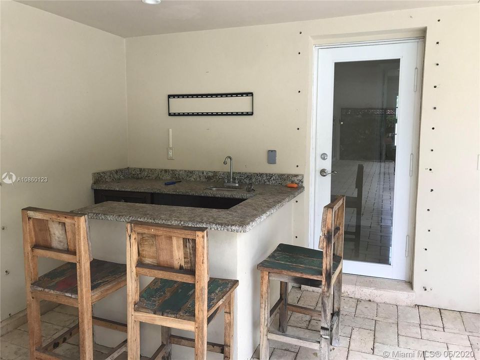 Недавно продано: $999,999 (5 спален, 4 ванн, 3919 Квадратных фут)