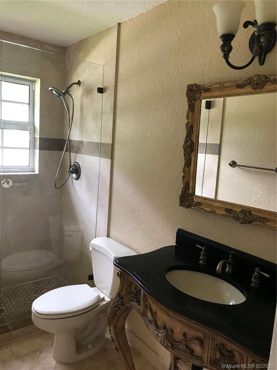 Недавно продано: $999,999 (5 спален, 4 ванн, 3919 Квадратных фут)