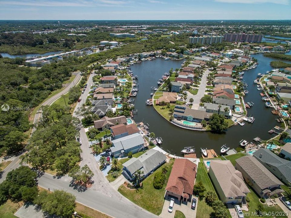 Recently Sold: $435,000 (3 beds, 2 baths, 2484 Square Feet)
