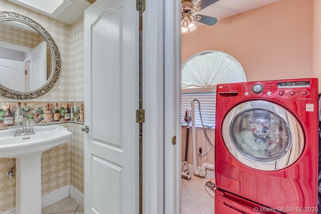 Recently Sold: $435,000 (3 beds, 2 baths, 2484 Square Feet)