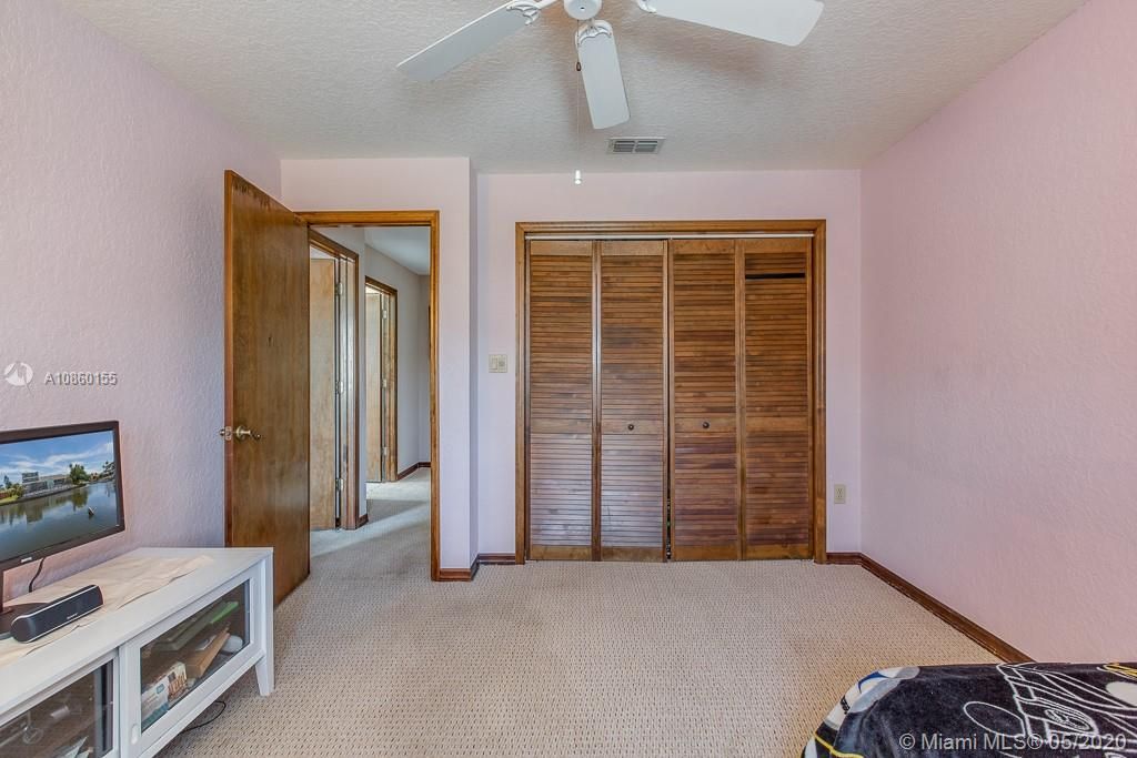 Recently Sold: $435,000 (3 beds, 2 baths, 2484 Square Feet)