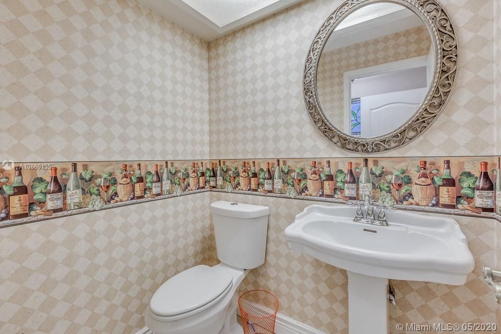 Recently Sold: $435,000 (3 beds, 2 baths, 2484 Square Feet)