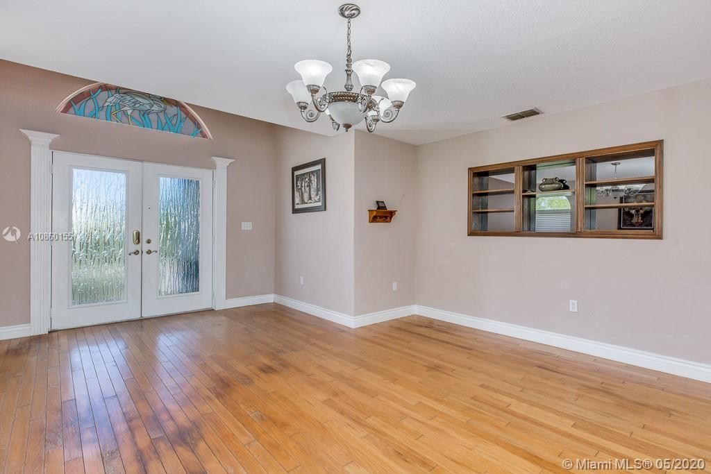 Recently Sold: $435,000 (3 beds, 2 baths, 2484 Square Feet)