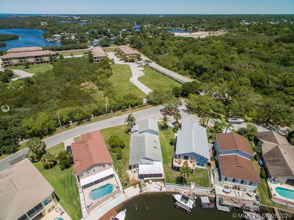 Recently Sold: $435,000 (3 beds, 2 baths, 2484 Square Feet)