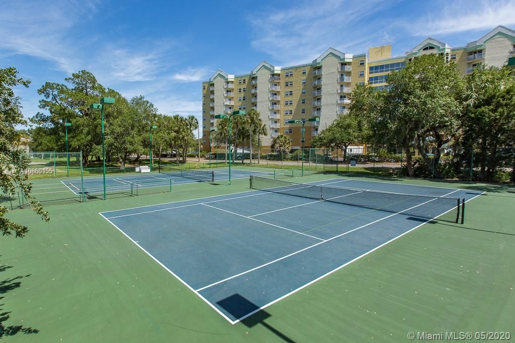 Recently Sold: $435,000 (3 beds, 2 baths, 2484 Square Feet)