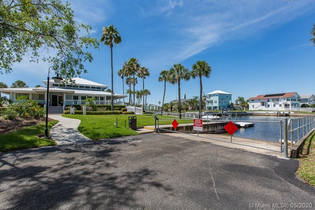 Recently Sold: $435,000 (3 beds, 2 baths, 2484 Square Feet)