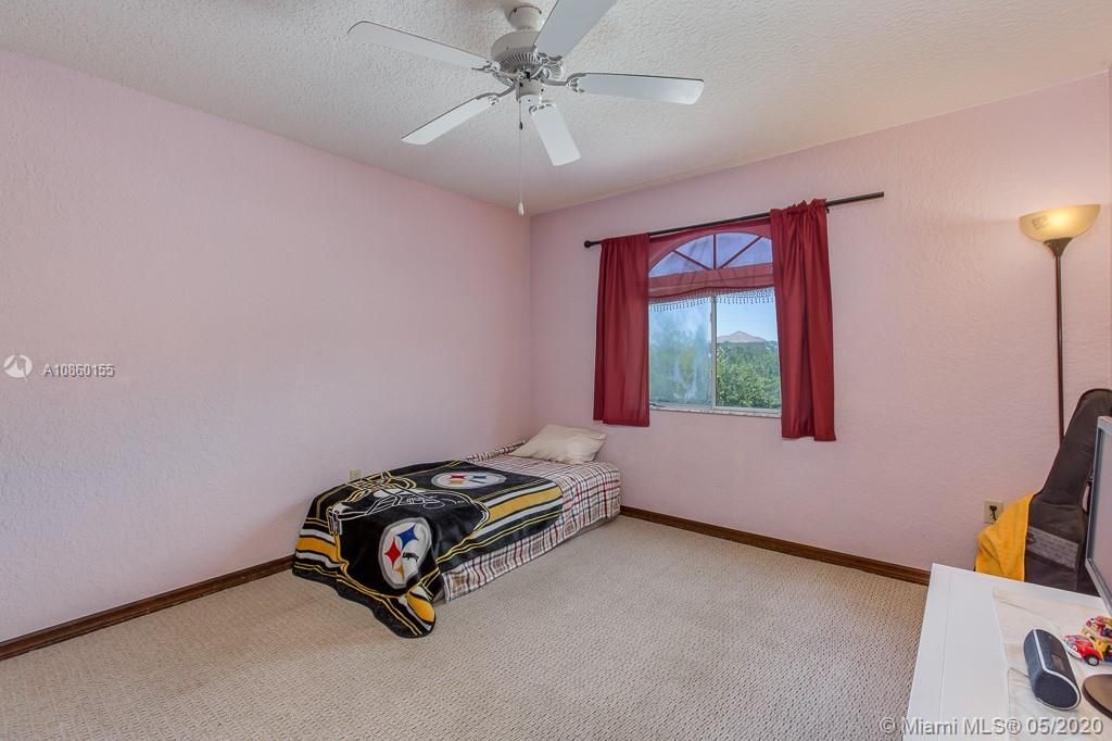 Recently Sold: $435,000 (3 beds, 2 baths, 2484 Square Feet)