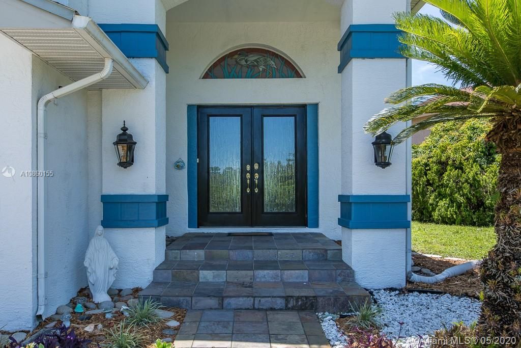Recently Sold: $435,000 (3 beds, 2 baths, 2484 Square Feet)