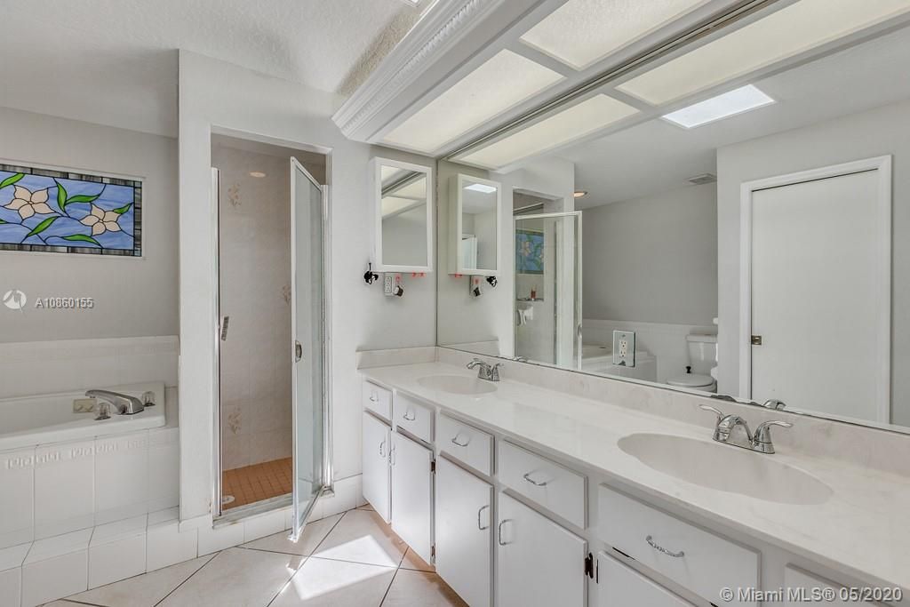 Recently Sold: $435,000 (3 beds, 2 baths, 2484 Square Feet)