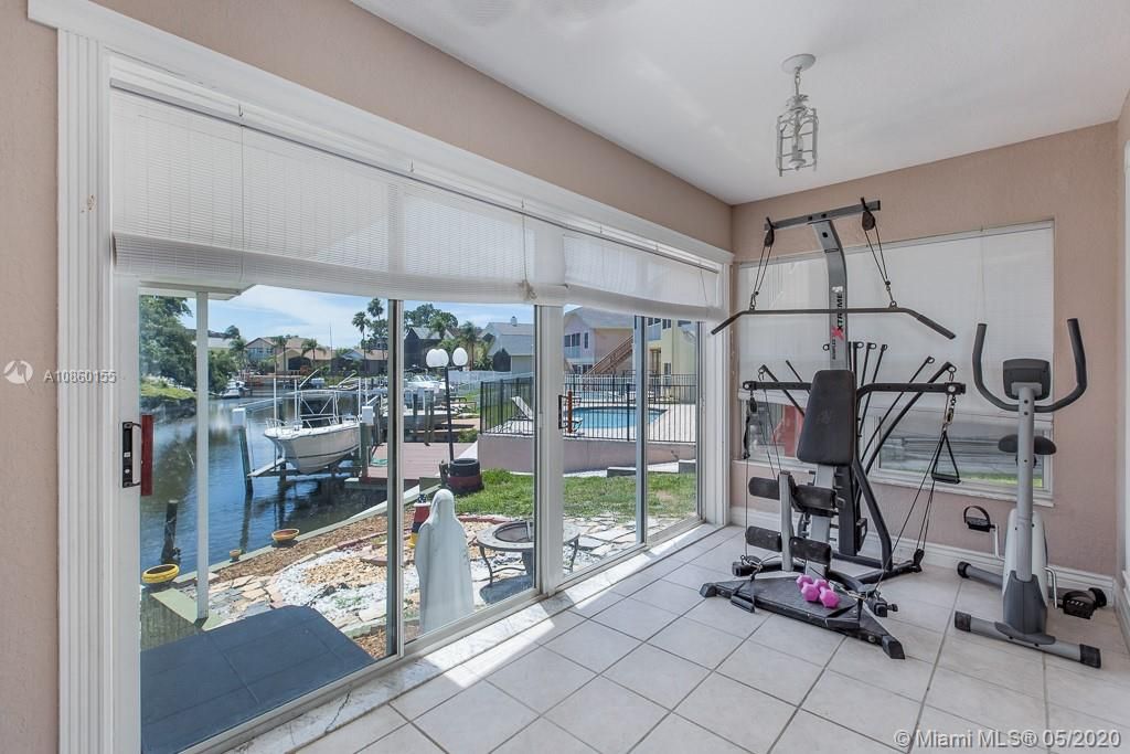 Recently Sold: $435,000 (3 beds, 2 baths, 2484 Square Feet)