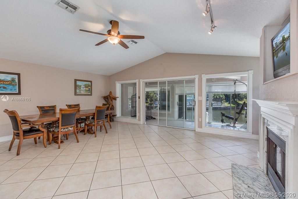 Recently Sold: $435,000 (3 beds, 2 baths, 2484 Square Feet)