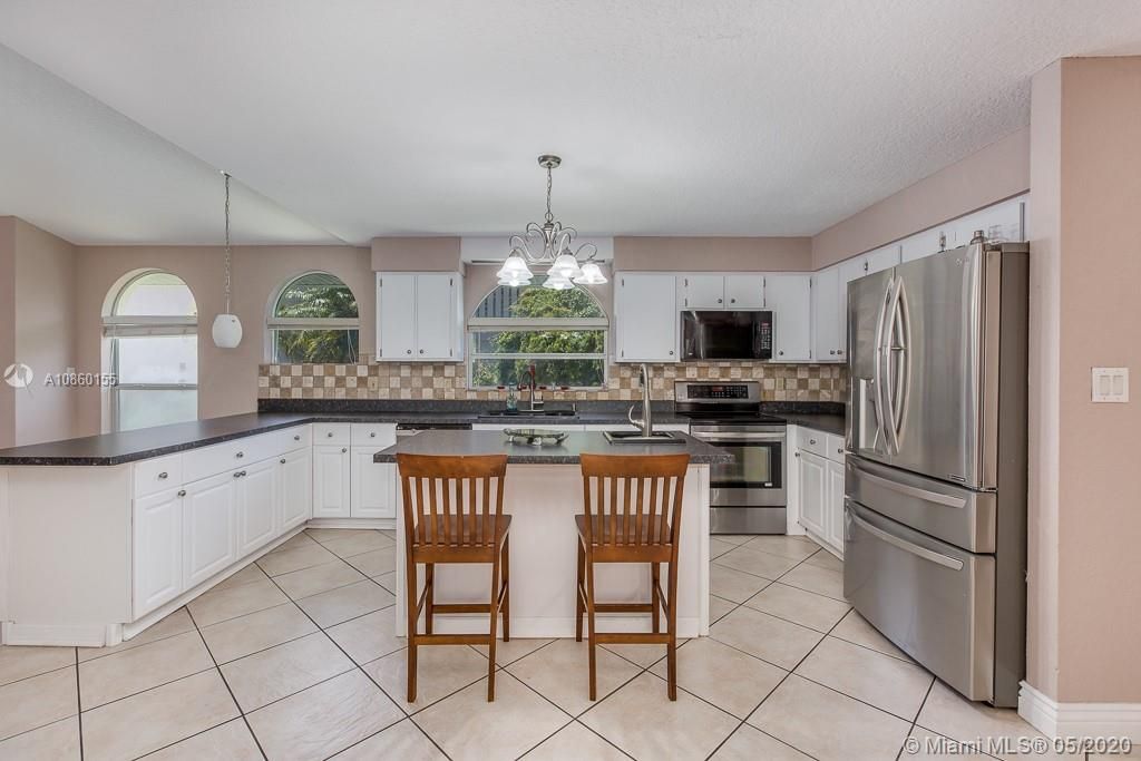 Recently Sold: $435,000 (3 beds, 2 baths, 2484 Square Feet)
