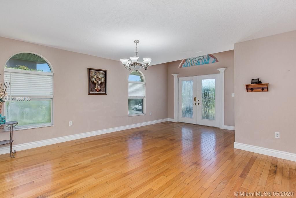 Recently Sold: $435,000 (3 beds, 2 baths, 2484 Square Feet)
