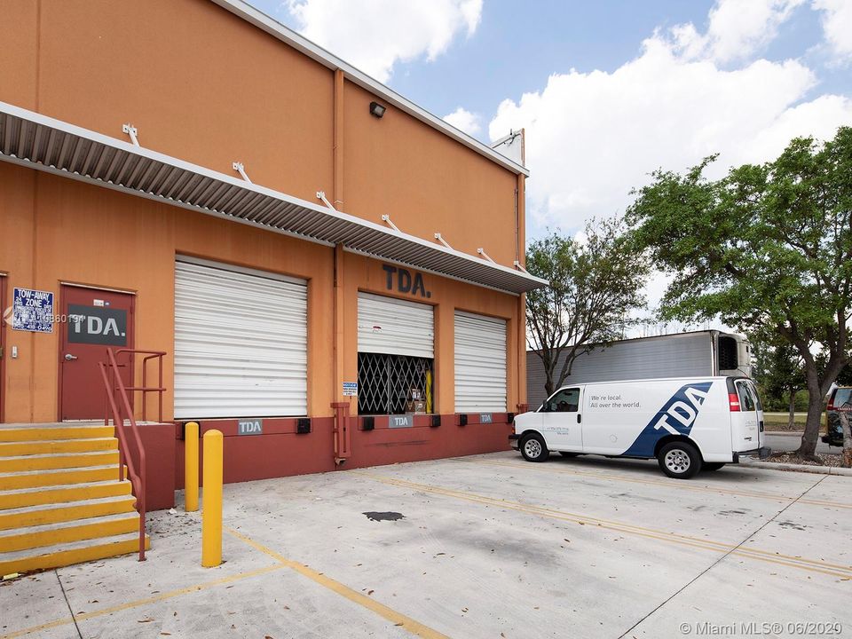 Vendido Recientemente: $2,200,000 (0 camas, 0 baños, 6300 Pies cuadrados)