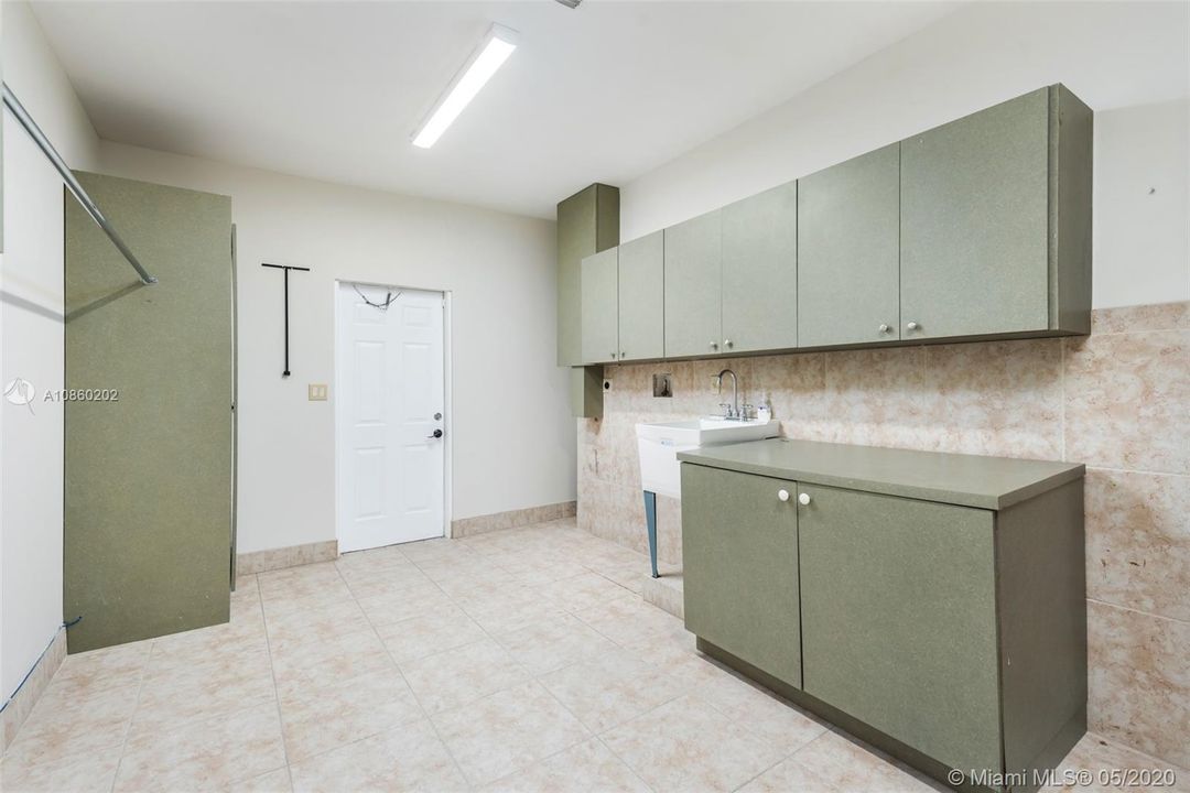 Недавно арендовано: $7,900 (5 спален, 4 ванн, 3675 Квадратных фут)