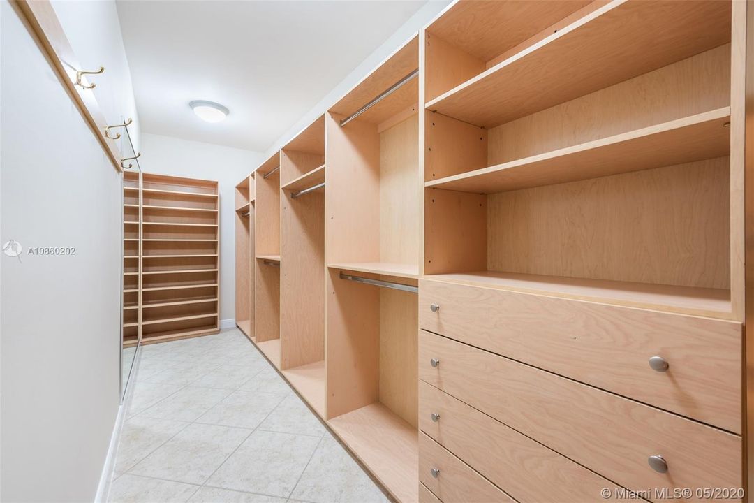 Недавно арендовано: $7,900 (5 спален, 4 ванн, 3675 Квадратных фут)