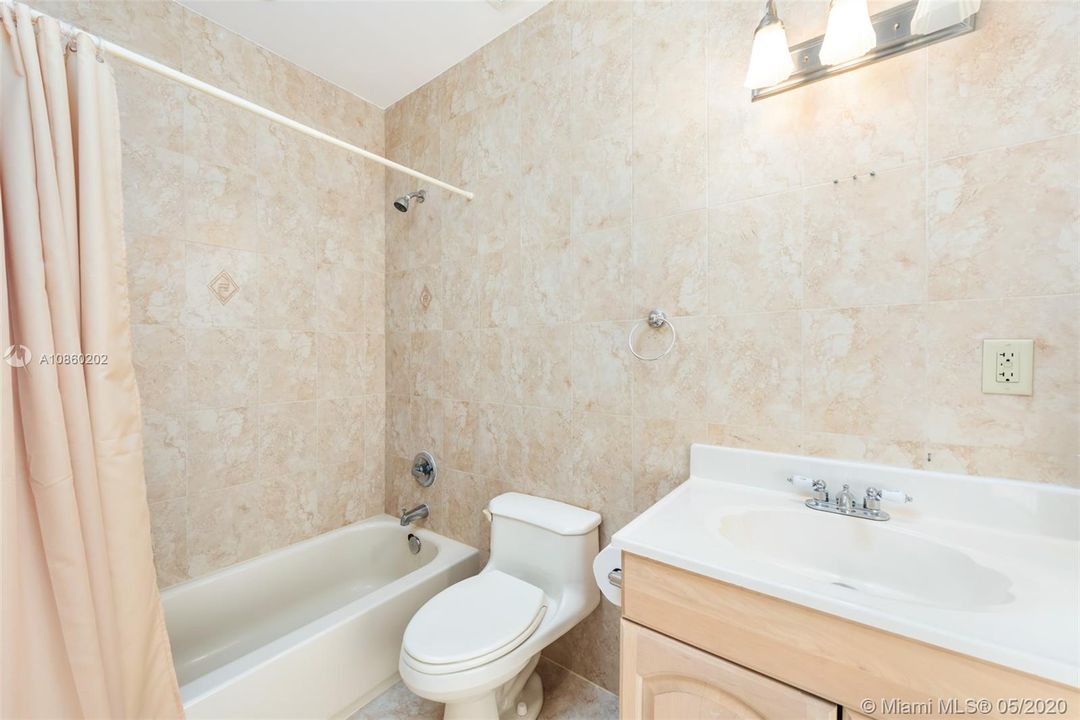 Недавно арендовано: $7,900 (5 спален, 4 ванн, 3675 Квадратных фут)