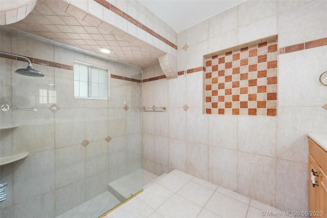 Недавно арендовано: $7,900 (5 спален, 4 ванн, 3675 Квадратных фут)