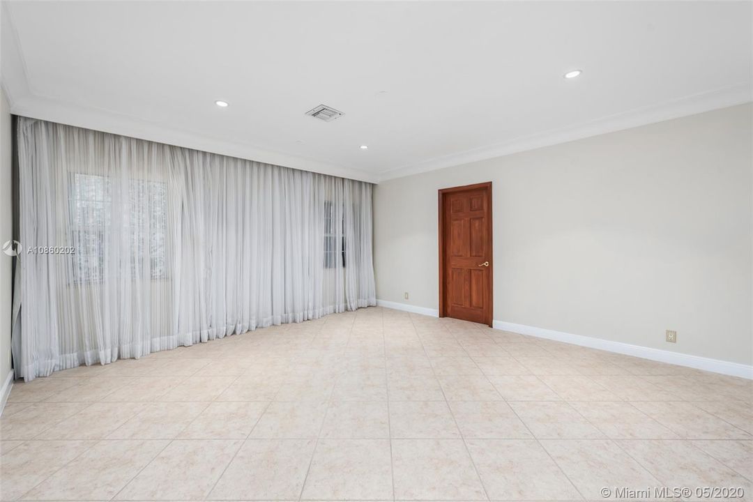 Недавно арендовано: $7,900 (5 спален, 4 ванн, 3675 Квадратных фут)
