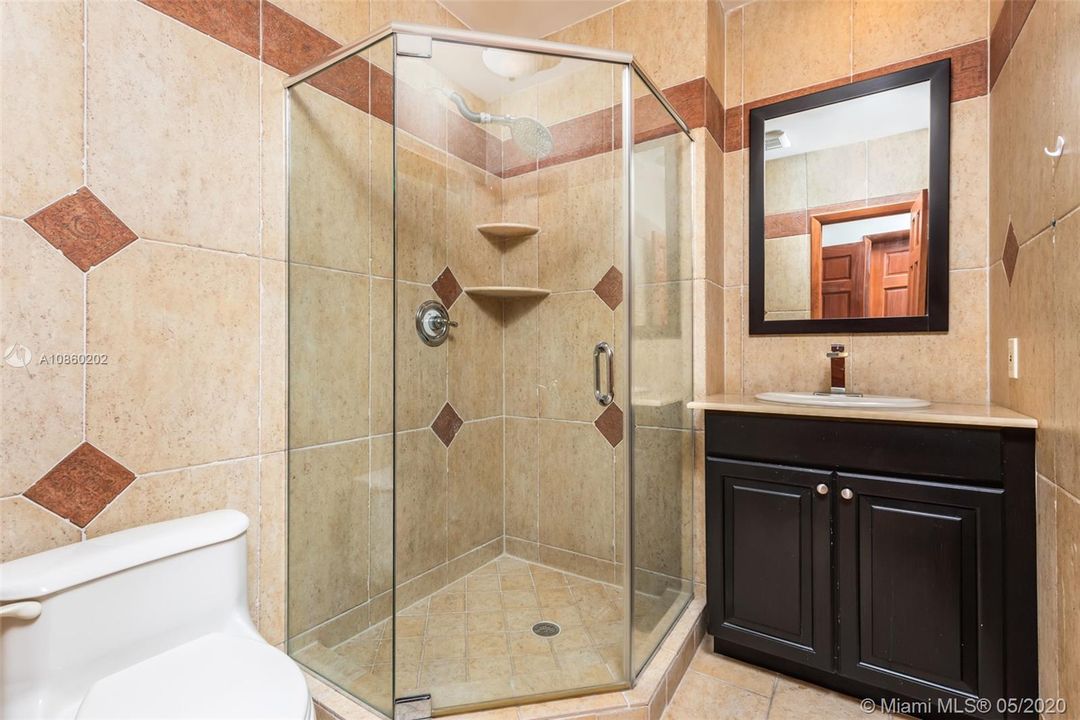 Недавно арендовано: $7,900 (5 спален, 4 ванн, 3675 Квадратных фут)